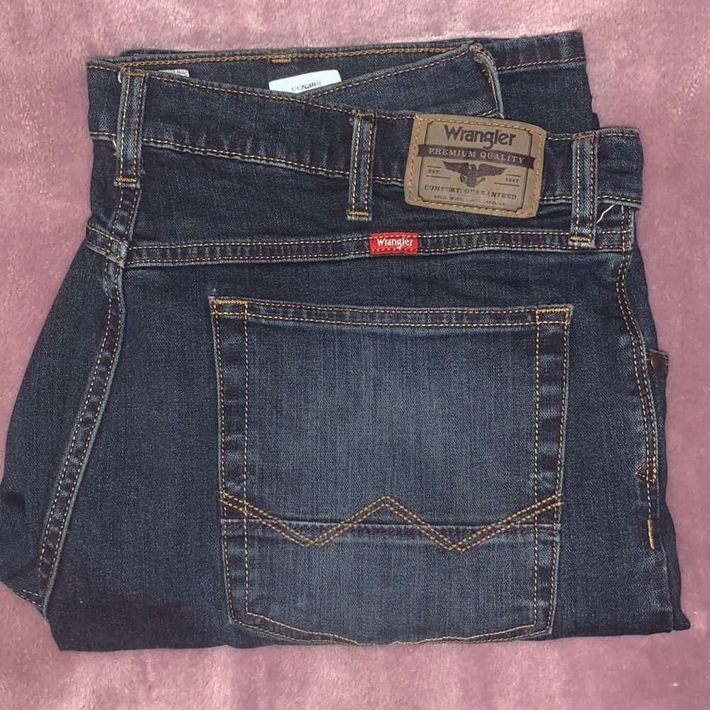 Wrangler dark wash size 38x32